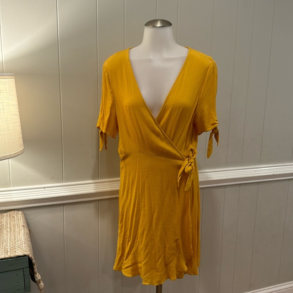 LULUS-NWT Womens Turmeric/Yellow Flowy Lightweight Summer Wrap Dress Size XL